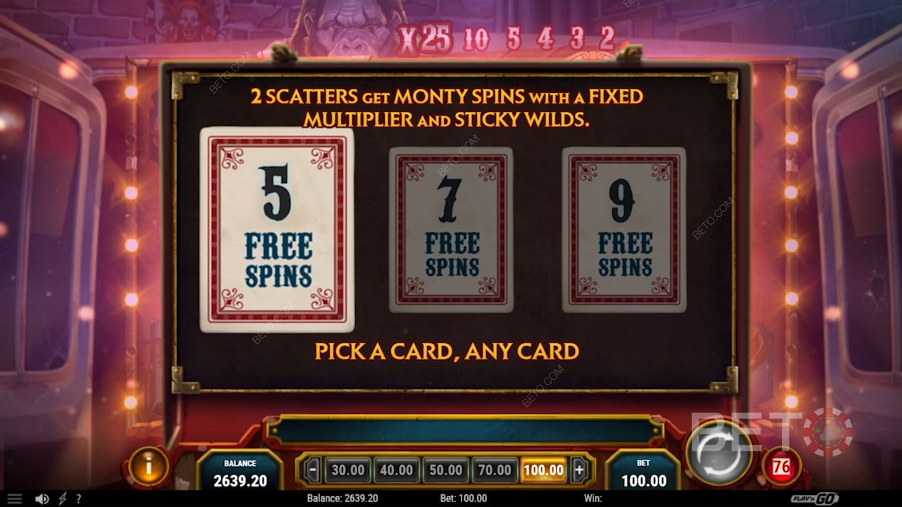 Ujawnij liczbę Monty Spins, wybierając kartę.