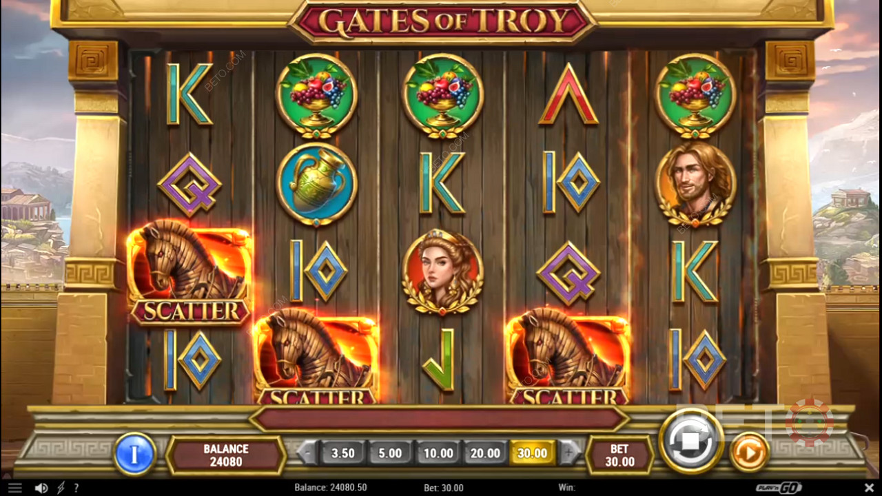 3 lub więcej Scatters przyznają darmowe spiny w grze Gates of Troy.