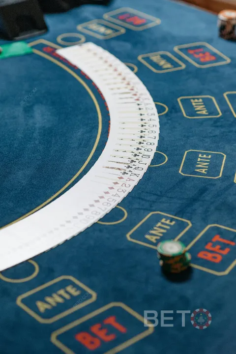 Strony oferują teraz lobby kasyna na żywo z grami online w bakarata.